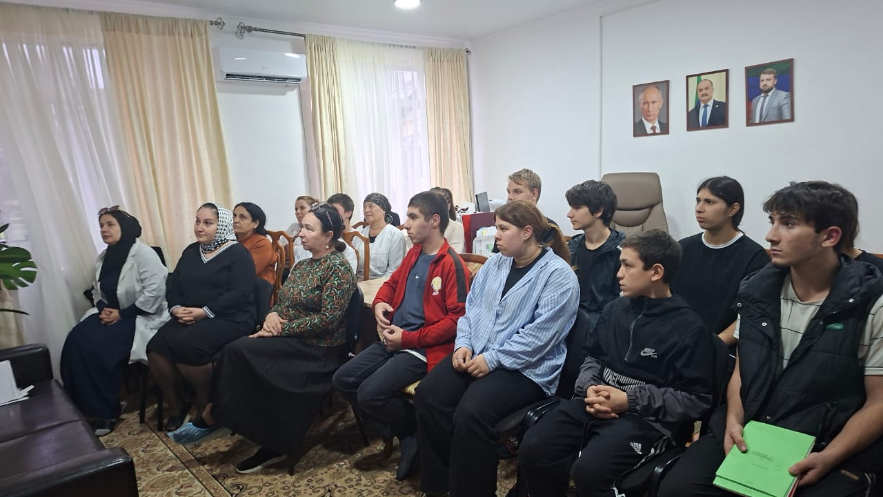 Детский дом №7, прямо сейчас смотрит прямую линию с Главой Республики Дагестан Сергеем Меликовым. Эфир внимательно слушаем и следим за поставленными вопросами на которые Глава Республики дает ответ.